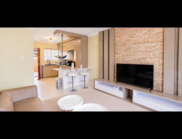 3 BEDROOM TOWNHOUSE FOR SALE IN HEUWELSIG ESTATE
